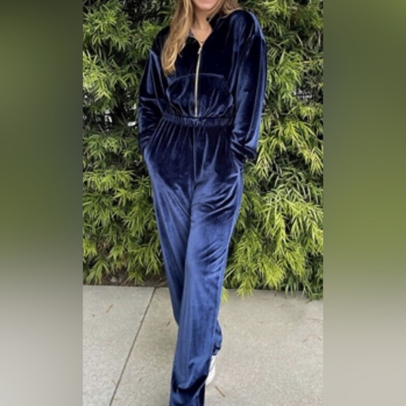 Flash Sale💝 Fabletics Navy velvet jumpsuit size S - Picture 2 of 12